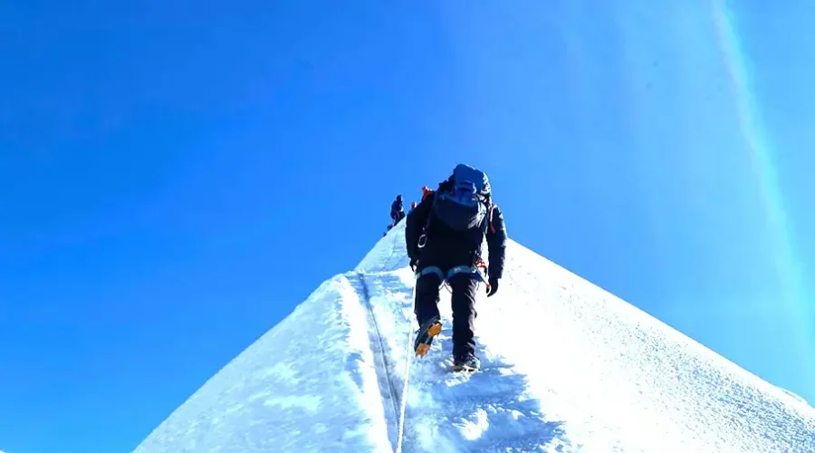 peak-climbing 