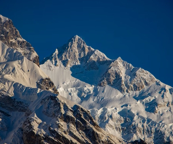 Kanchenjunga Circuit Trek Packing List (2026): The 21-Day Checklist for Two Climates and Two Base Camps